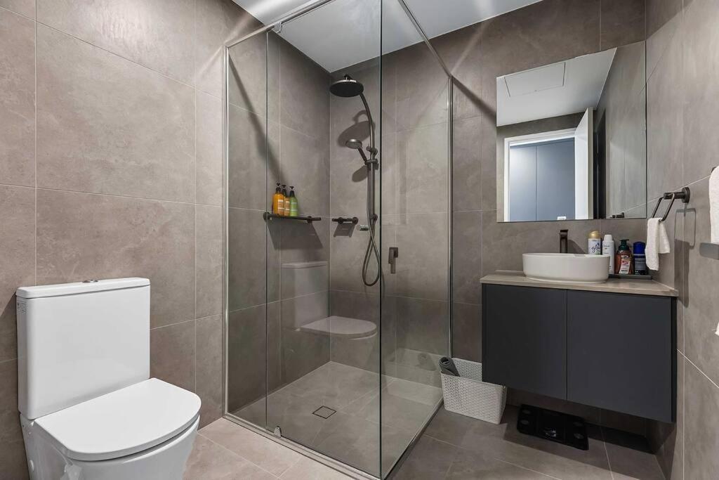 Modern Art And Private Entrance & Plenty Free Parking Villa Canberra Exterior photo