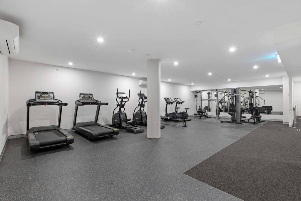Modern Art And Private Entrance & Plenty Free Parking Villa Canberra Exterior photo