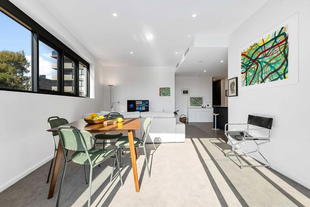 Modern Art And Private Entrance & Plenty Free Parking Villa Canberra Exterior photo