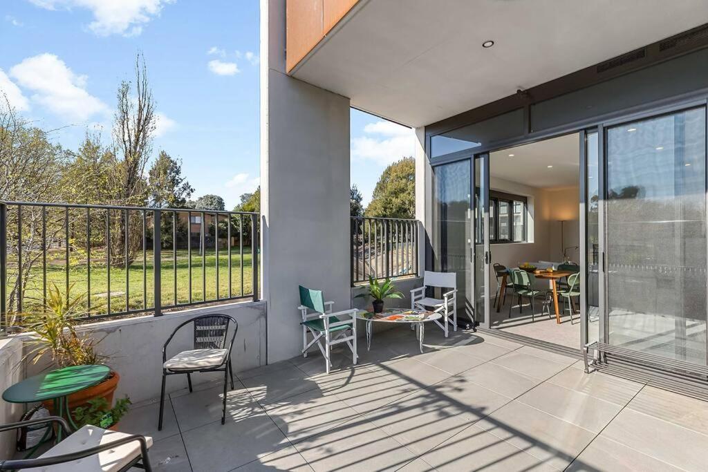Modern Art And Private Entrance & Plenty Free Parking Villa Canberra Exterior photo